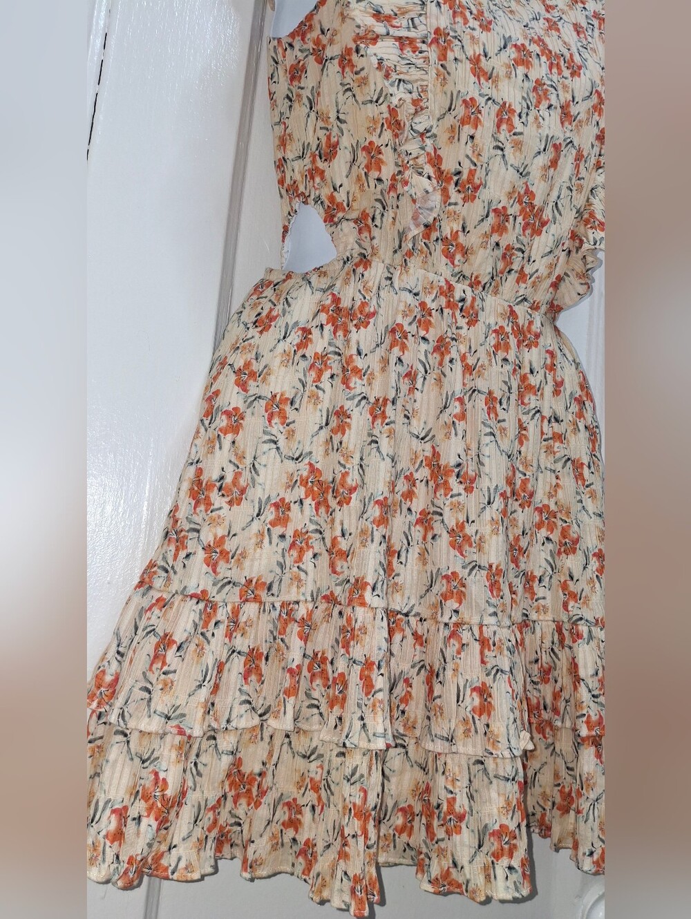 MINKPINK Floral Ruffle Mini Dress Side Cutout Cream Orange Size S NWT - Picture 4 of 17